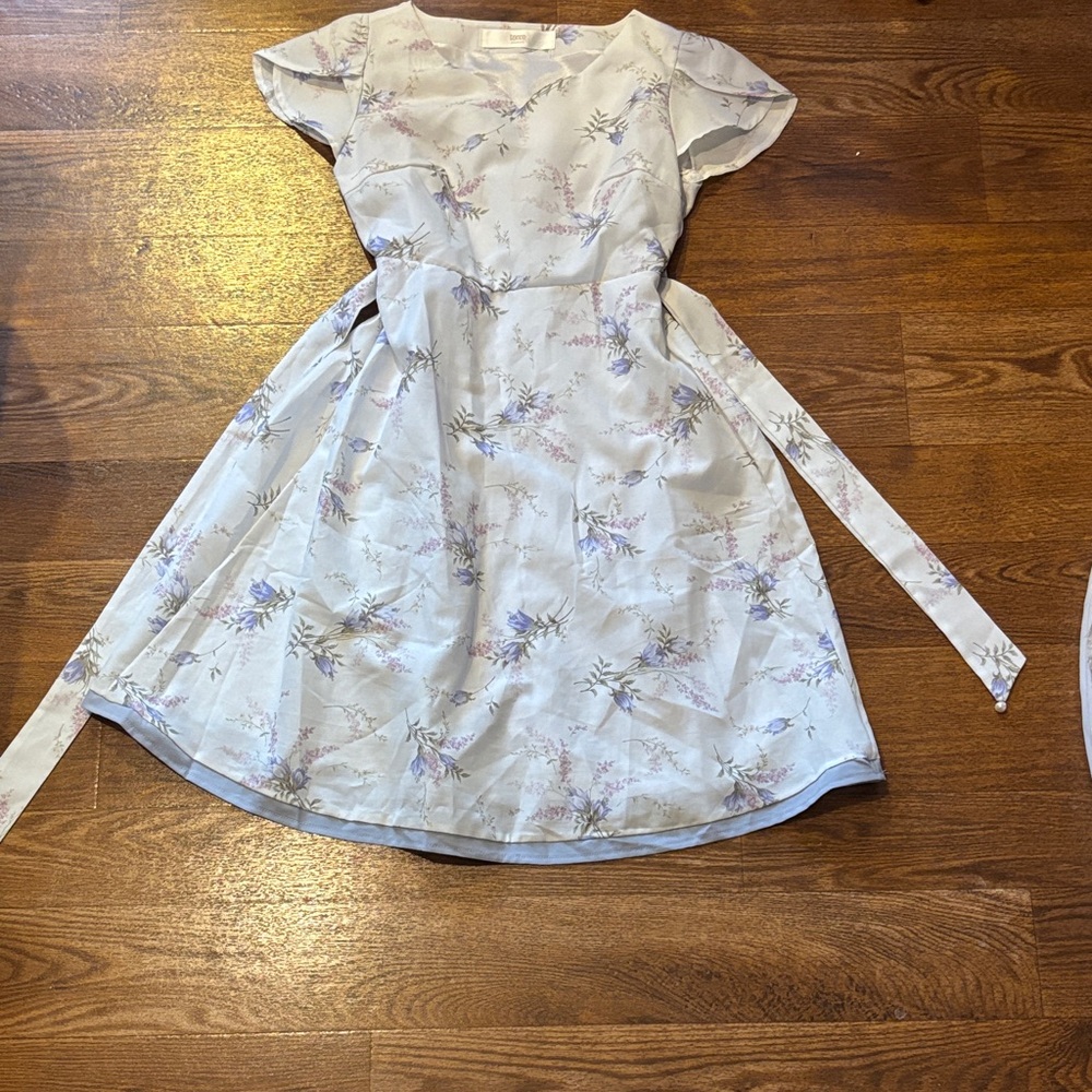 Elegant Floral Mini Dress in Cream and Lavender